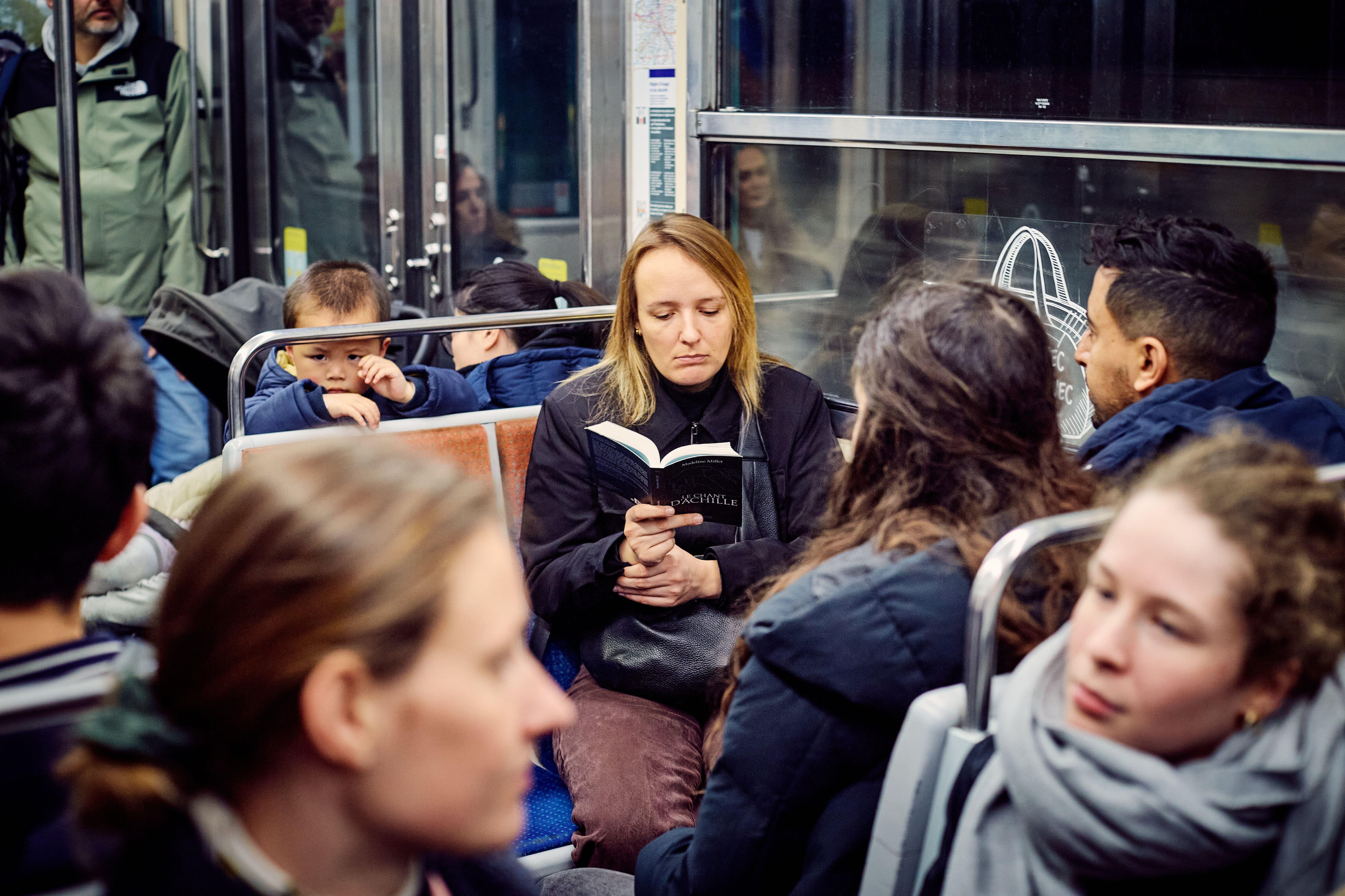 Breaking free from smartphone addiction: Defensive tactics against those tricky algorithms