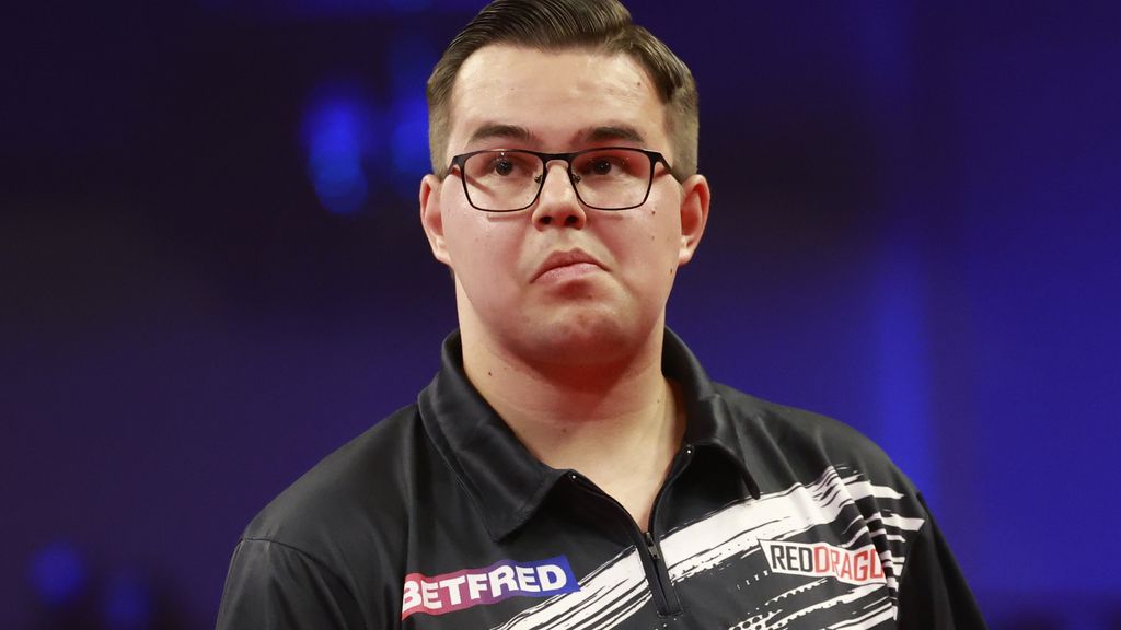 Van Veen verliest ondanks toernooirecord van Littler, Van Gerwen pijnlijk onderuit