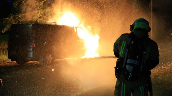 Weer autobrand op beruchte parkeerplaats in Delft