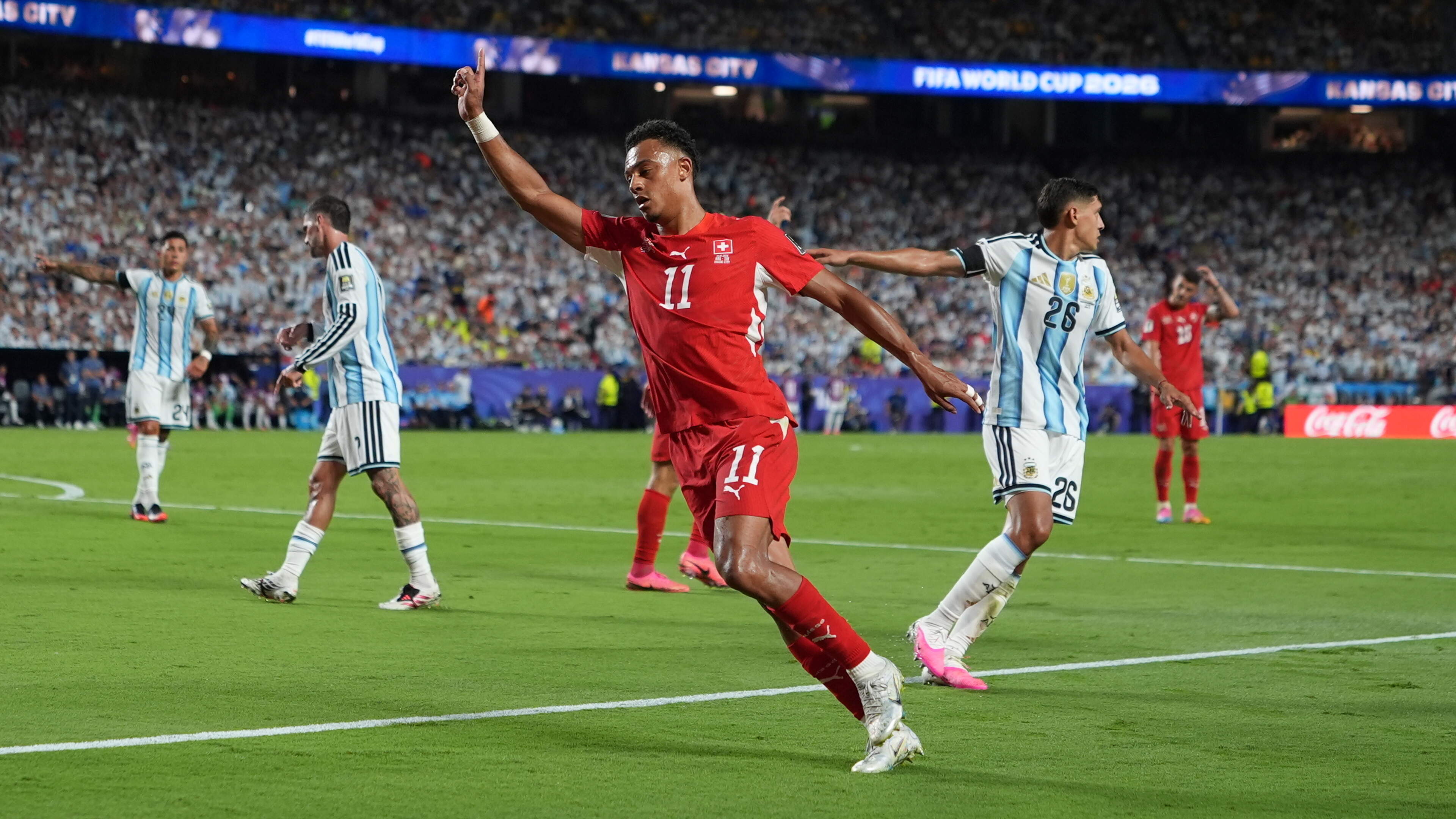 LIVE WK 2026 | Argentinië worstelt met Zwitserland, dat met 10 man staat na discutabele rode kaart
