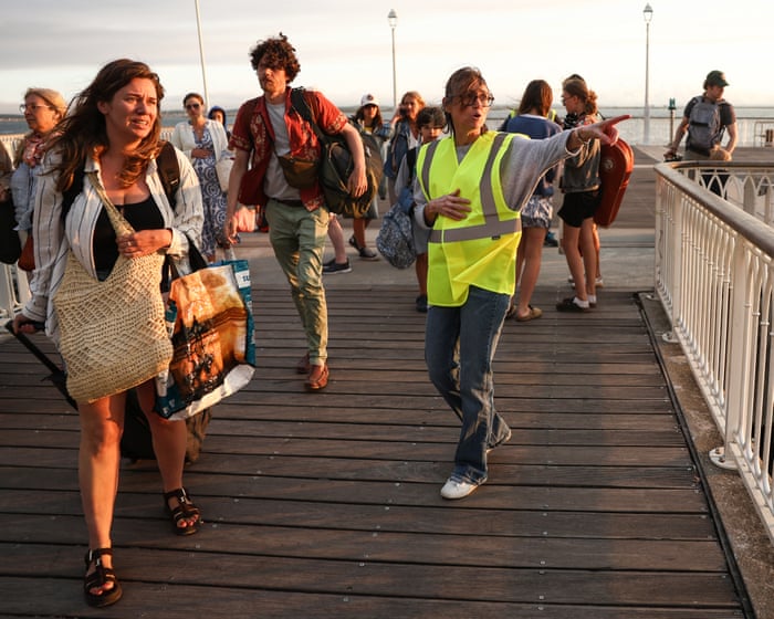 France evacuates Cap Ferret peninsula as Spain battles to prevent wildfires merging near Madrid – Europe live