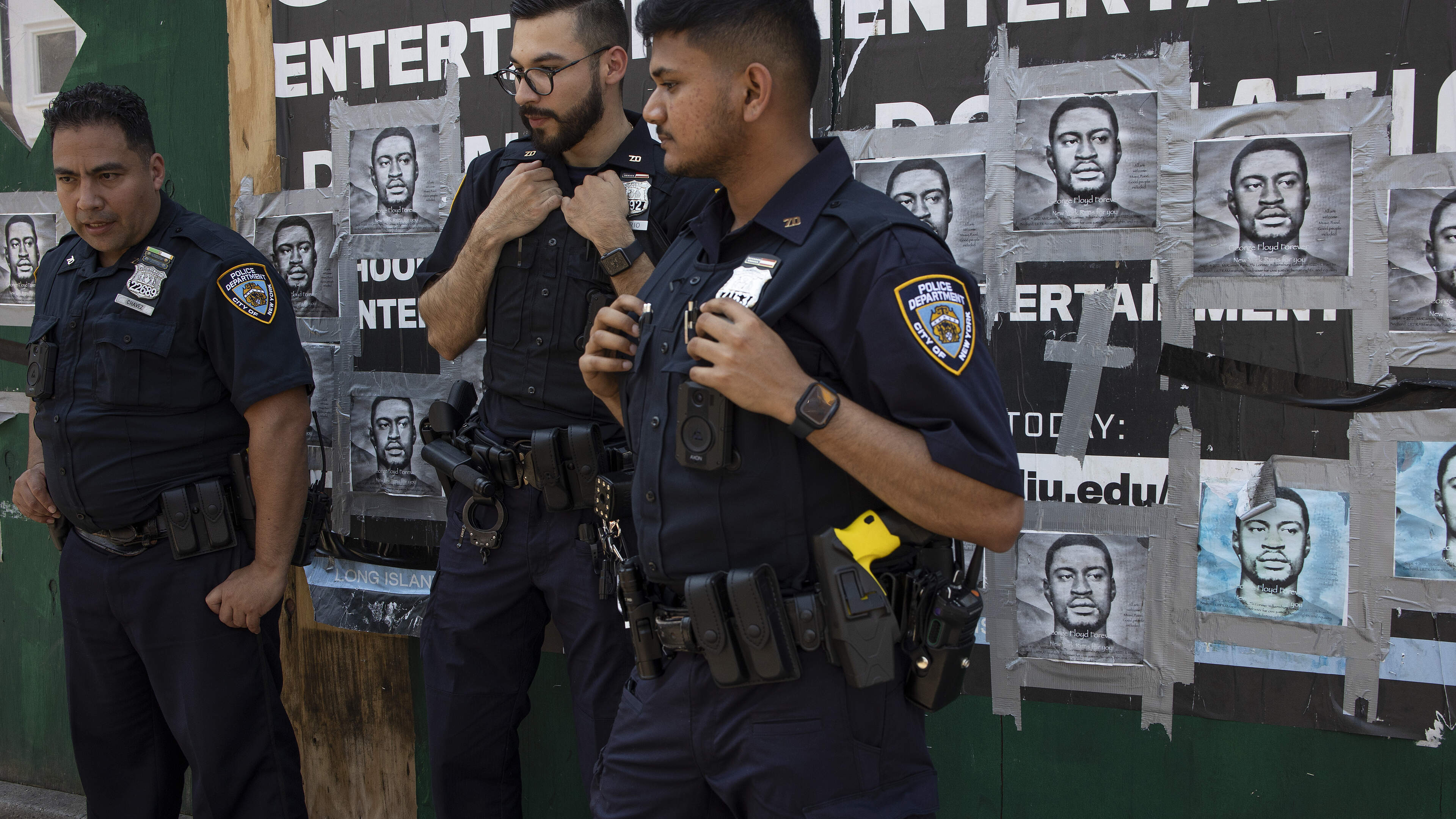 FBI ontslaat twintig agenten die knielden bij Black Lives Matter-protesten