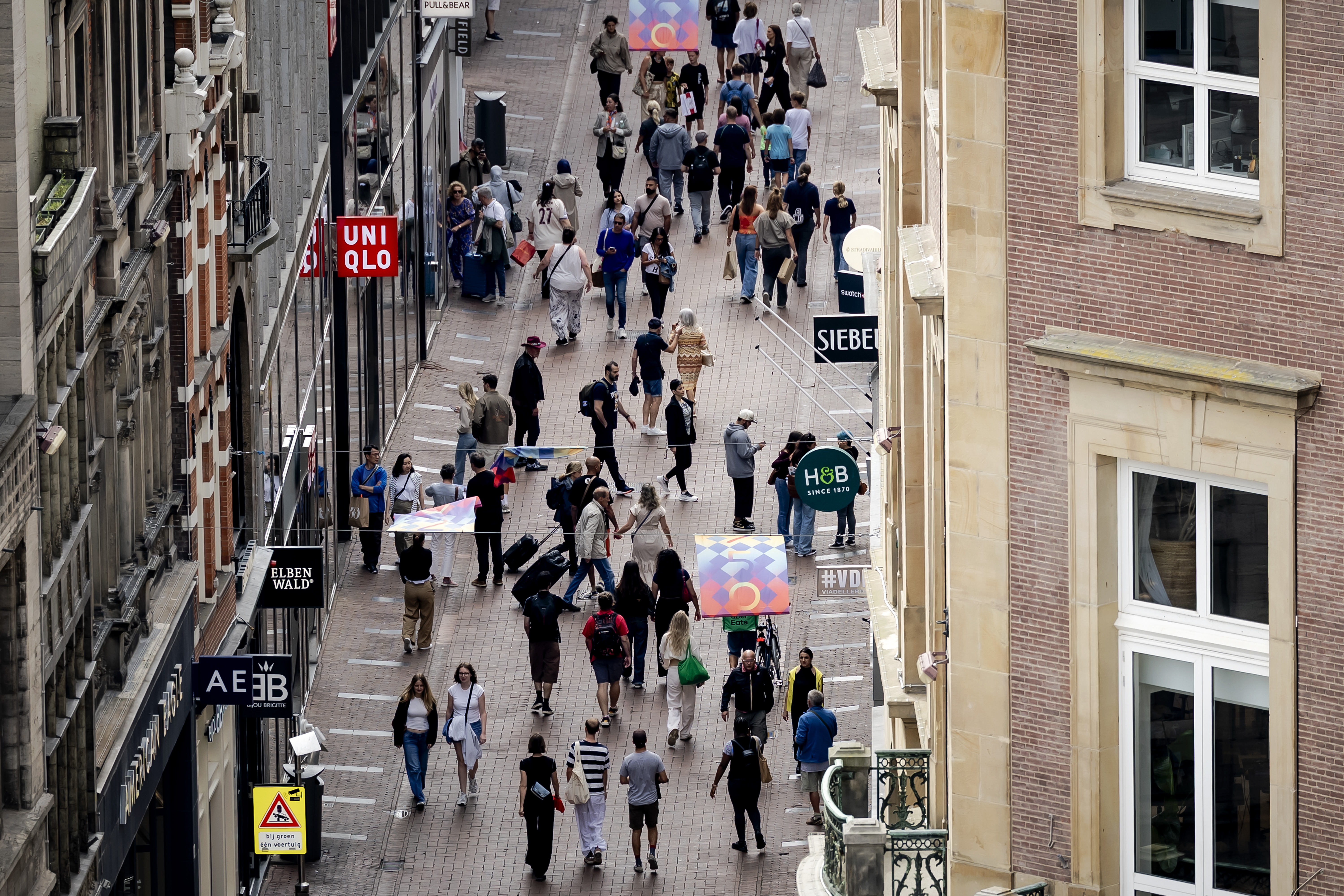 Extreme weersomstandigheden houden winkelstraten leeg, met name in grote steden weinig bezoekers