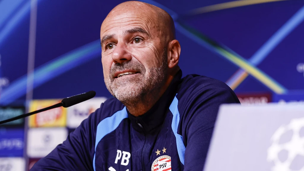 Bosz beantwoordt lofrede van Farioli: 'Kan alleen maar hoed afnemen voor wat hij doet'