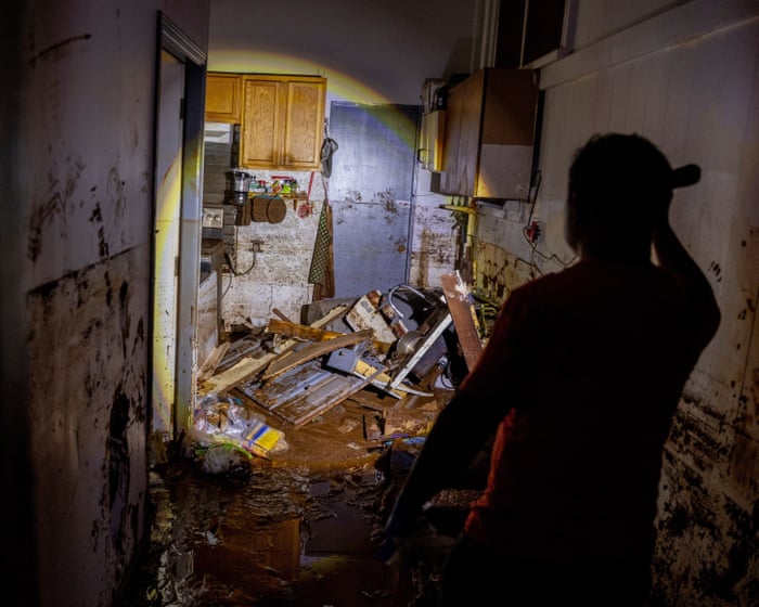 Hawaii assesses damage left by worst flooding in more than 20 years