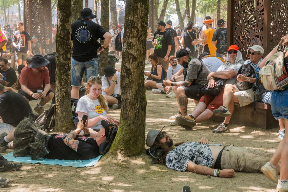 Europe heatwave mapped: France bans alcohol and Spain cancels sporting events as temperatures soar to 40C