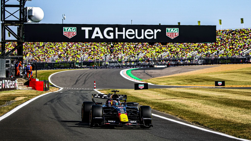 WK-leider Antonelli wint sprintrace op Silverstone, Verstappen slechts zesde