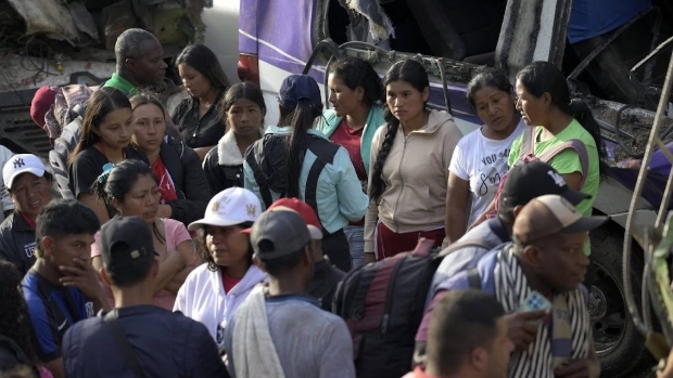 Dodental bomaanslag op verkeersweg Colombia omhoog