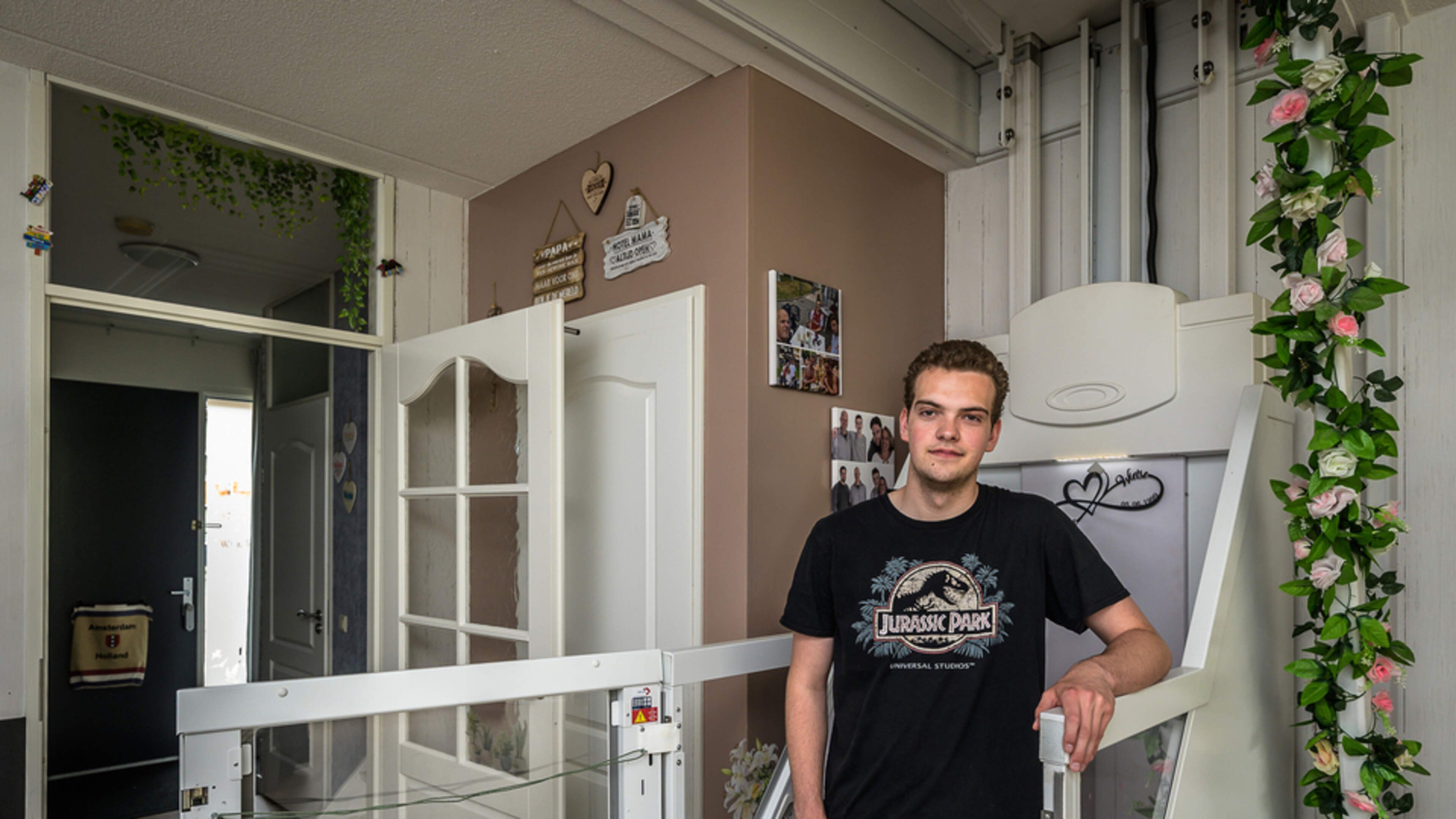 Wesley (18) is mantelzorger voor zijn moeder: ’Soms irritant als ik onderbroken word tijdens studeren’