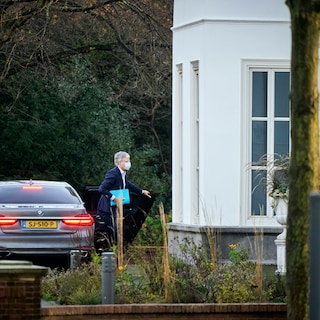 Coronacommissie verhoort Arie Slob, de onderwijsminister die de scholen niet wilde sluiten, maar het toch deed