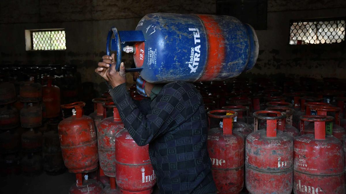 Commercial LPG 19 kg cylinder prices increase sharply, no change in domestic LPG cost