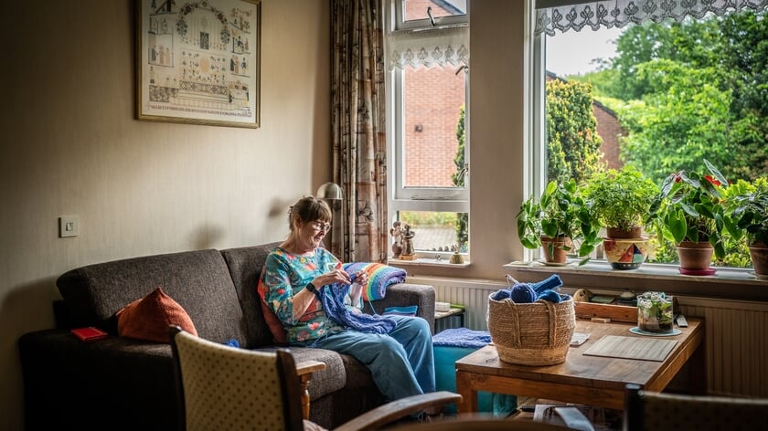 Hanny hield neuropathie over aan de chemotherapie. Maar haar hobby houdt haar vingers soepel