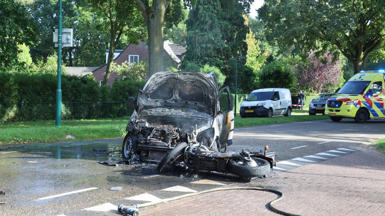 Vrouw overleden en man zwaargewond bij ongeluk tussen bestelbusje en motor