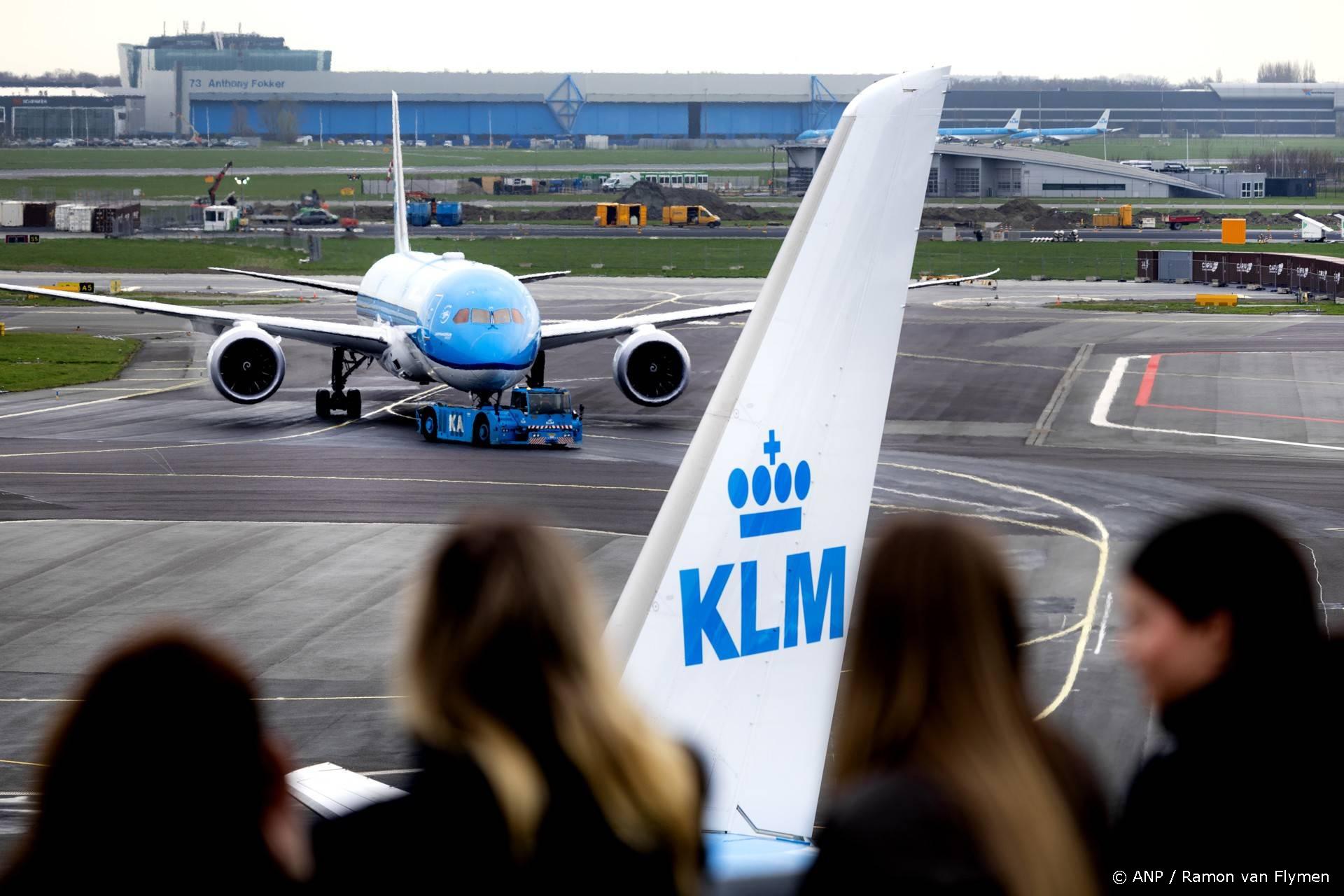 Vliegen fors duurder door nieuwe belasting: ‘Nederland prijst zich uit de markt’