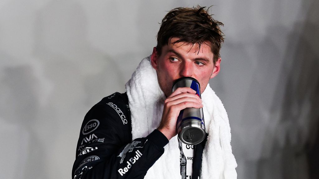 Verstappen houdt titelkansen levend in Singapore: 'Hier kunnen we mee door'