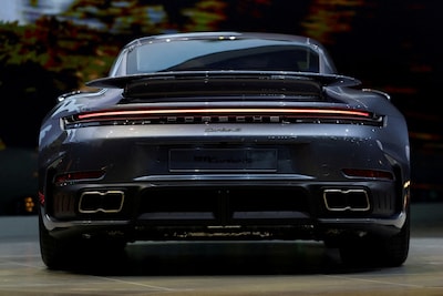 Duitse politie haalt Nederlandse wegpiraat (23) in Porsche van weg na roekeloos rijgedrag