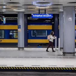 Minder treinen van en naar Schiphol door seinstoring
