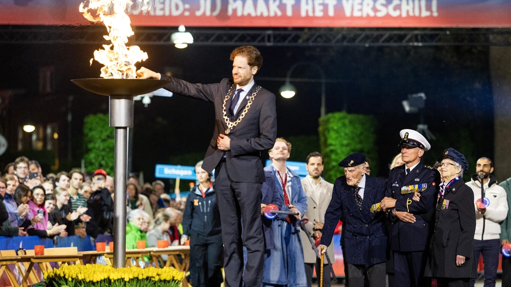 Bevrijdingsvuur in Wageningen ontstoken: 'Offers voor bevrijding nooit vergeten'