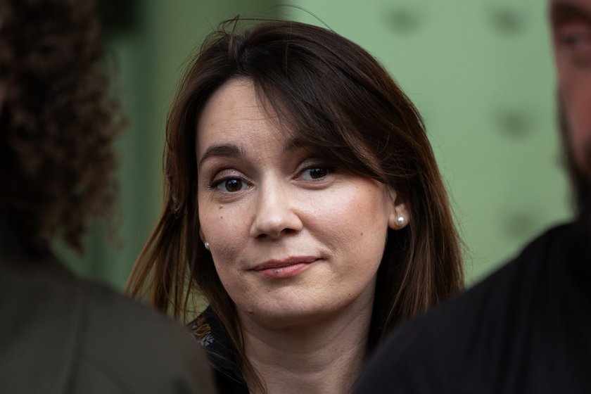 Journalist Xenia Fedorova was Poetins vooruitgeschoven pion in Frankrijk, maar moet nu het land verlaten