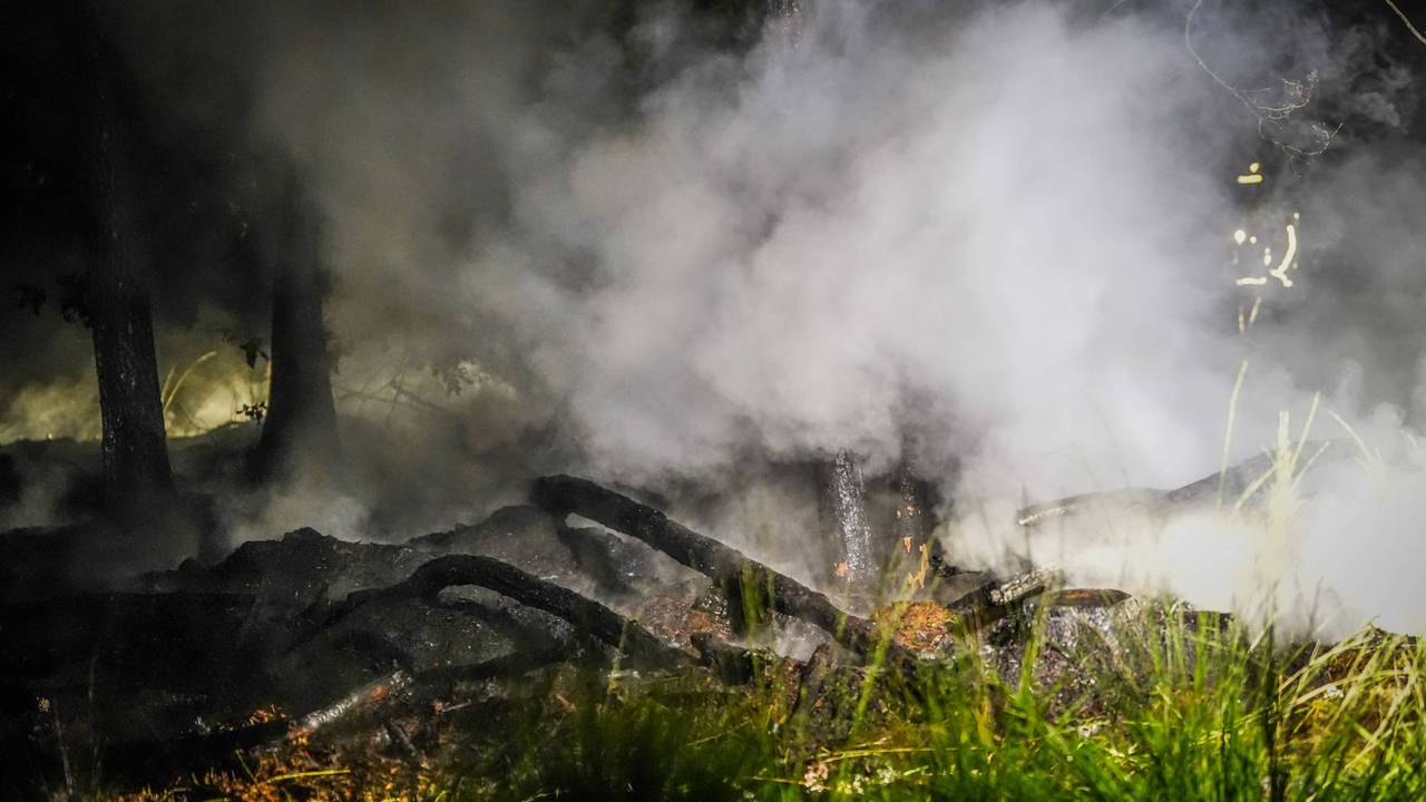 Brand in bosgebied bij Hapert laat zich moeilijk blussen