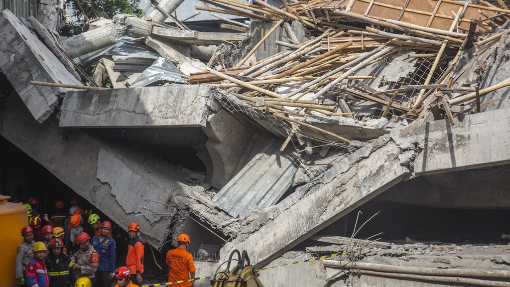 Doden na instorten Indonesische school, nog veel kinderen onder puin