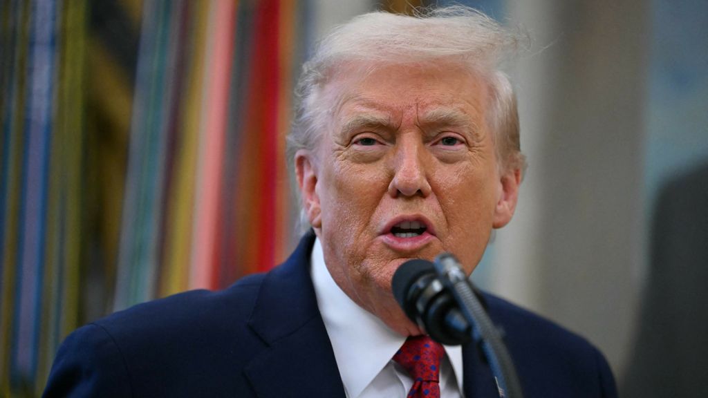 Trump spant rechtszaak aan tegen de BBC, wil 10 miljard dollar