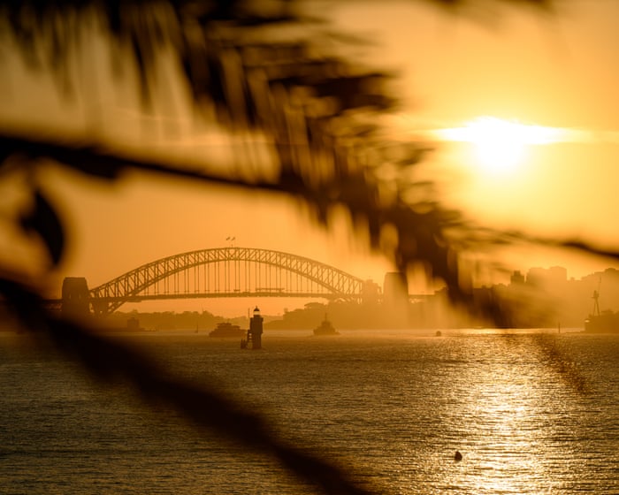 BoM forecasts strong El Niño and warns climate change could amplify effects on Australia