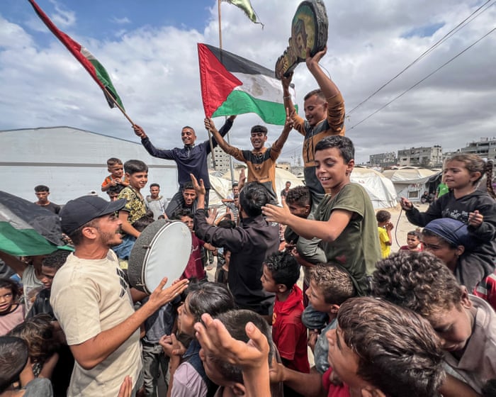 Hamas and Israel prepare to implement ceasefire as Netanyahu says deal approved by government