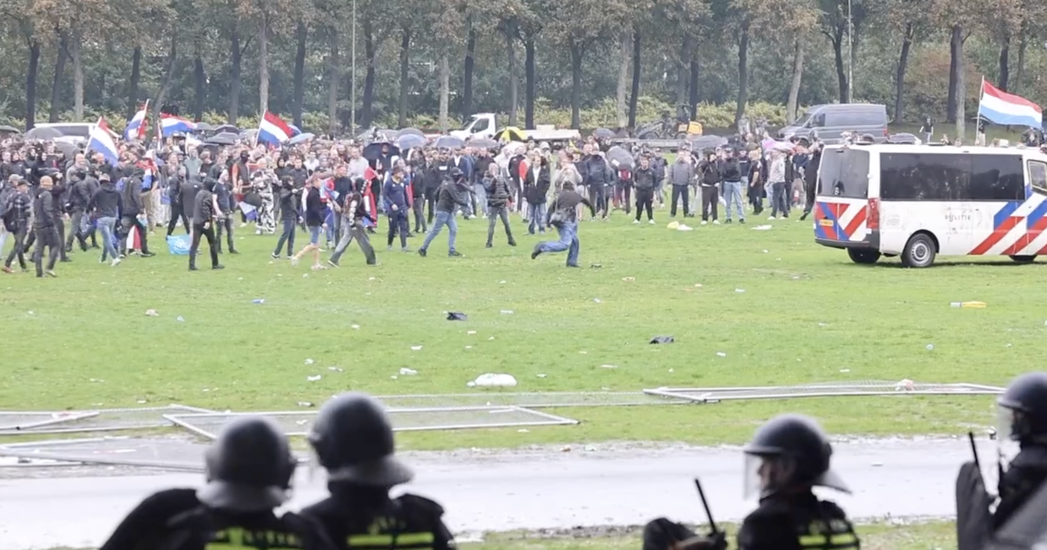 Rellen in Den Haag: 37 aanhoudingen, agenten en journalisten gewond