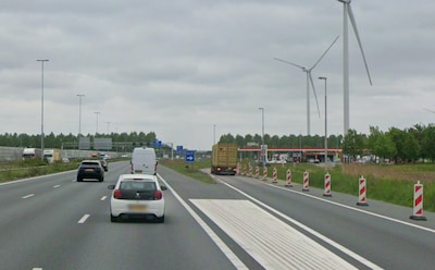 Voetganger steekt A16 over en wordt doodgereden, politie gaat uit van ongeval