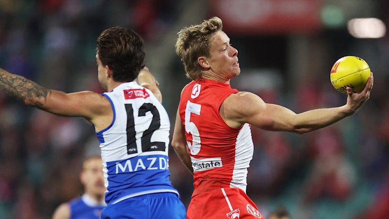 AFL Saturday LIVE: Swans chase top spot against Kangaroos, as Pendlebury prepares to equal the AFL’s games record