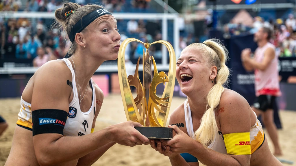 Beachvolleybalsters Stam en Schoon grijpen Europese titel én olympisch ticket