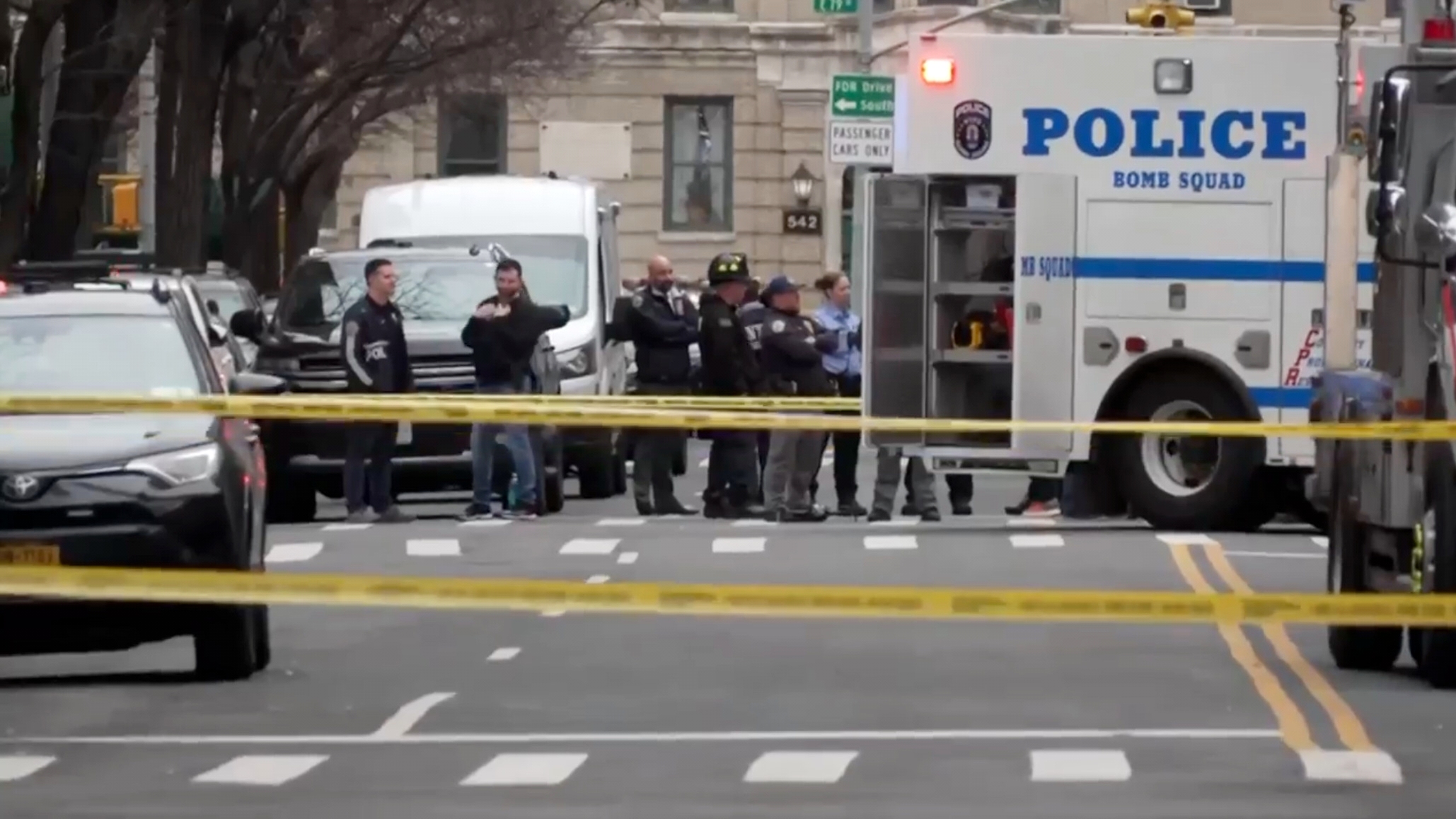 Attempted attack with explosives in New York City investigated as "ISIS-inspired terrorism"