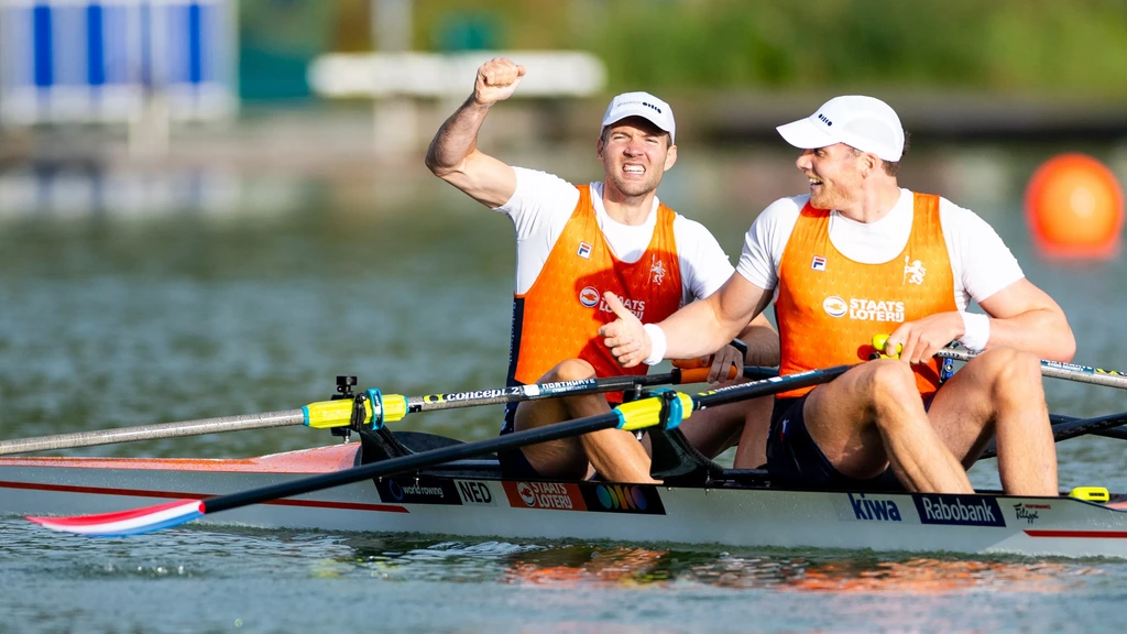 Van Dorp/Twellaar roeit naar wereldtitel in dubbeltwee, zilver De Jong/Boonstra