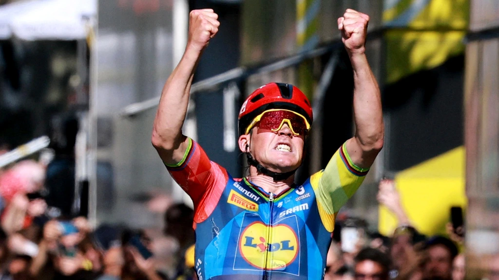 Pedersen wint vierde Touretappe in zinderende hitte, Pogacar staat geel af aan Traeen