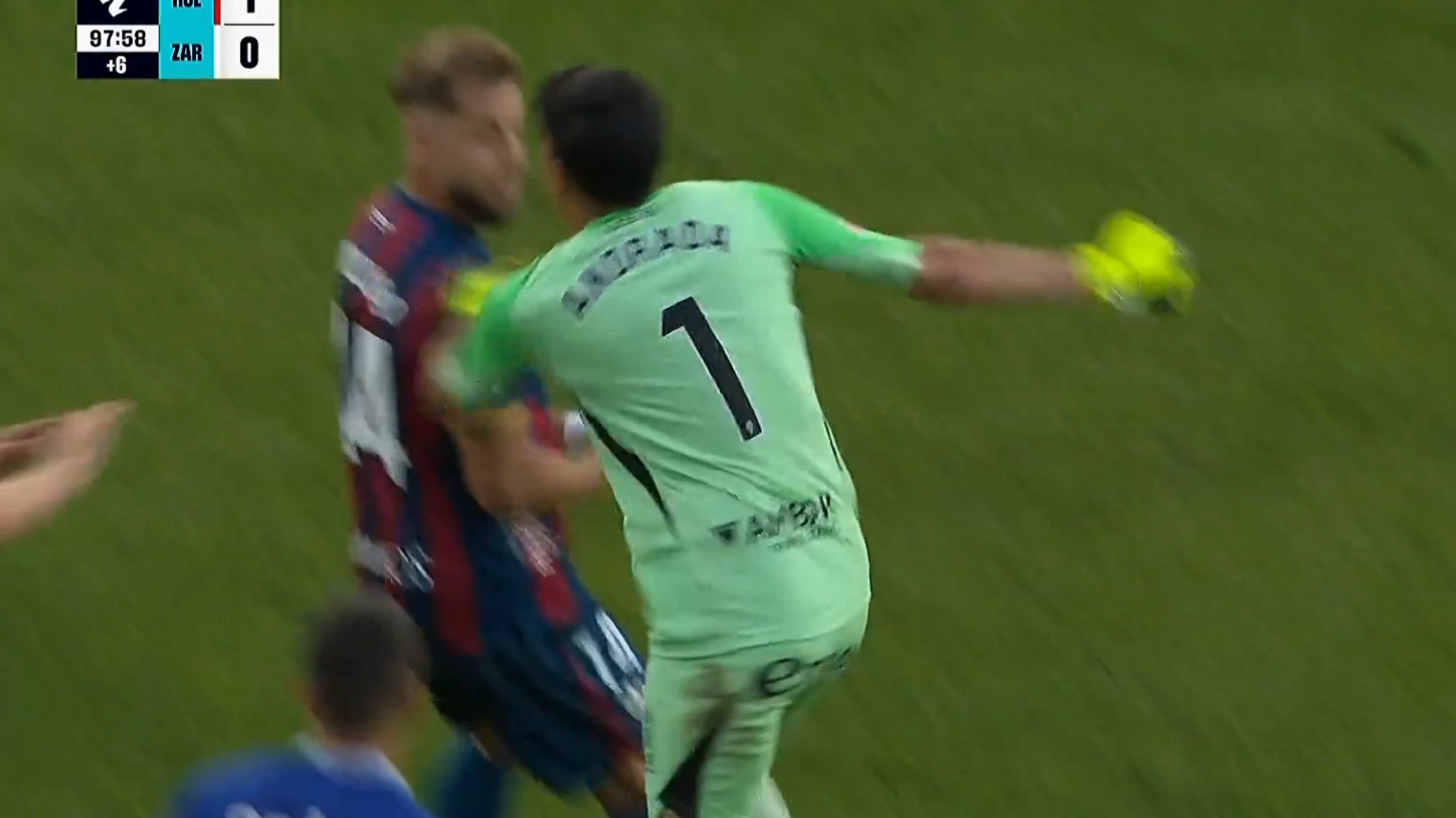 Megaschorsing: woeste Zaragoza-doelman Esteban Andrada moet 13 duels toekijken na uitdelen dreun