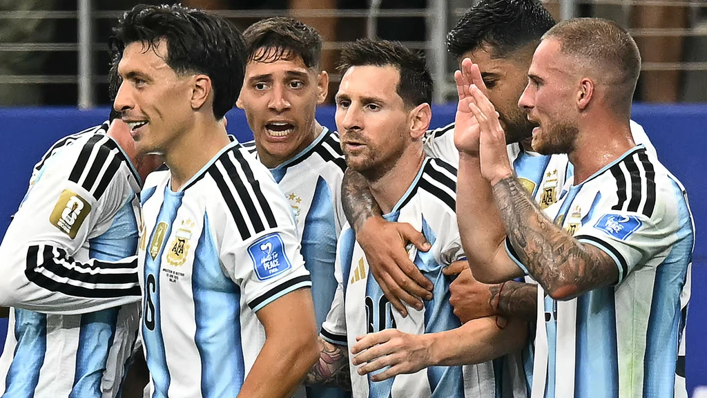 Messi leidt Argentinië met twee recordgoals langs Oostenrijk