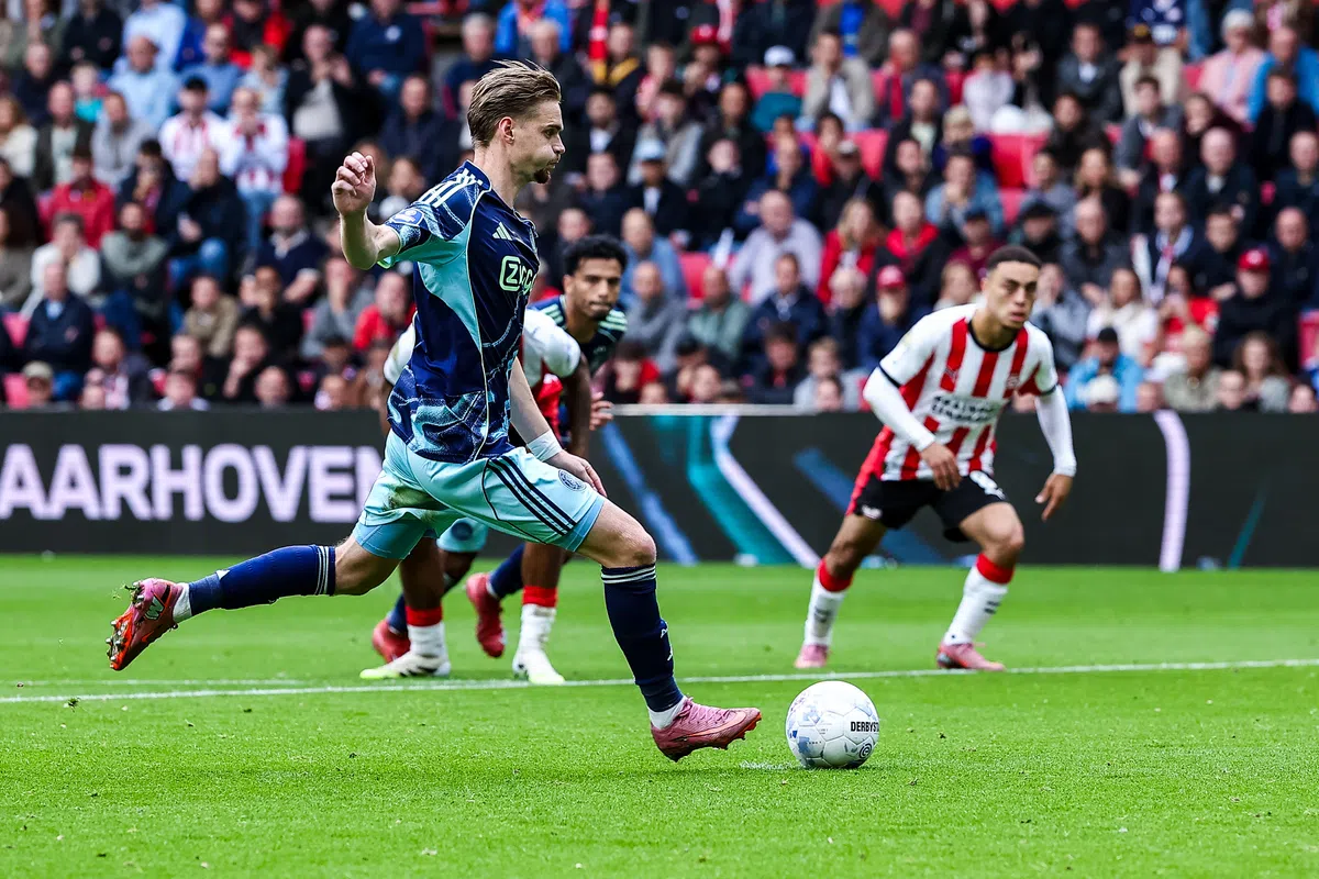 Strafschop helpt Ajax langszij, nam Gözübüyük het juiste besluit?