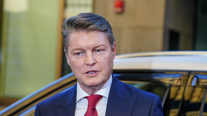 Ben Carroll begins first full day as Victorian premier