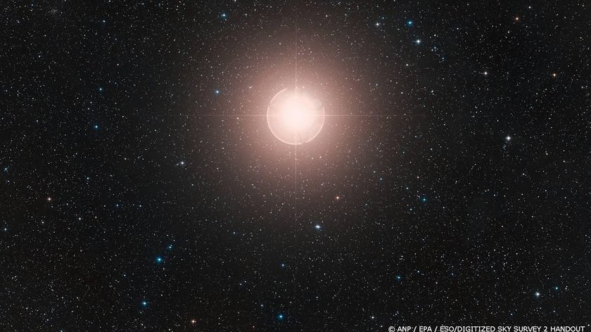 Onderzoekers ontdekken nieuwe ster rond beroemde ster Betelgeuze