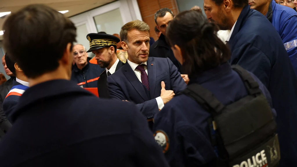 Racistisch motief aanslag Frankrijk onderzocht, Macron spreekt over terrorisme