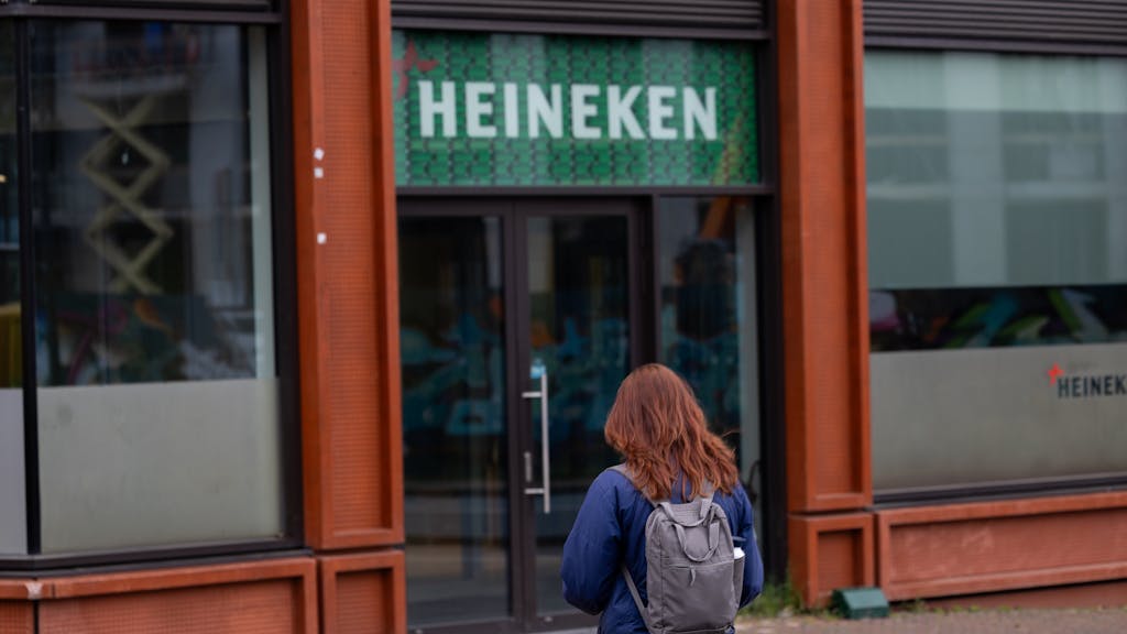 Megabonus nieuwe topman Heineken zorgt voor ‘domper’ beleggers
