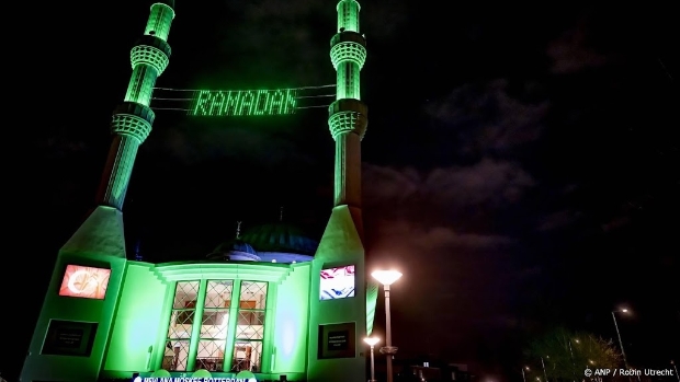 Moslims in Nederland beginnen aan vastenmaand ramadan