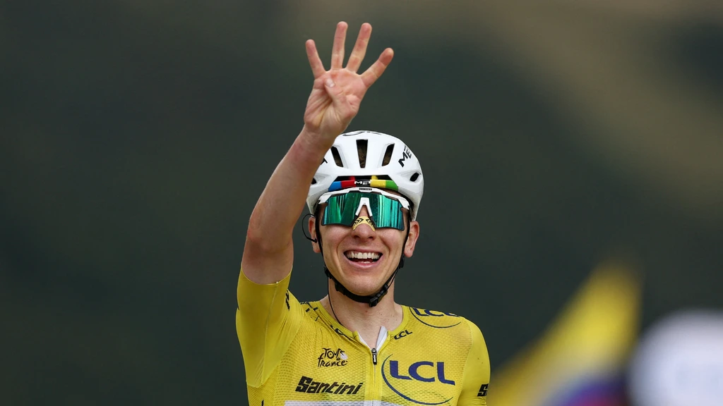 Pogacar slaat weer toe in bergrit en soleert naar vierde ritzege in deze Tour