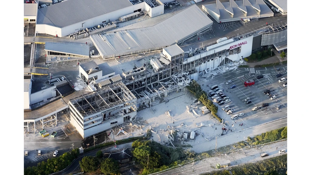 Doden en vermisten in Japans winkelcentrum na aardbeving en explosie, ook mensen vast