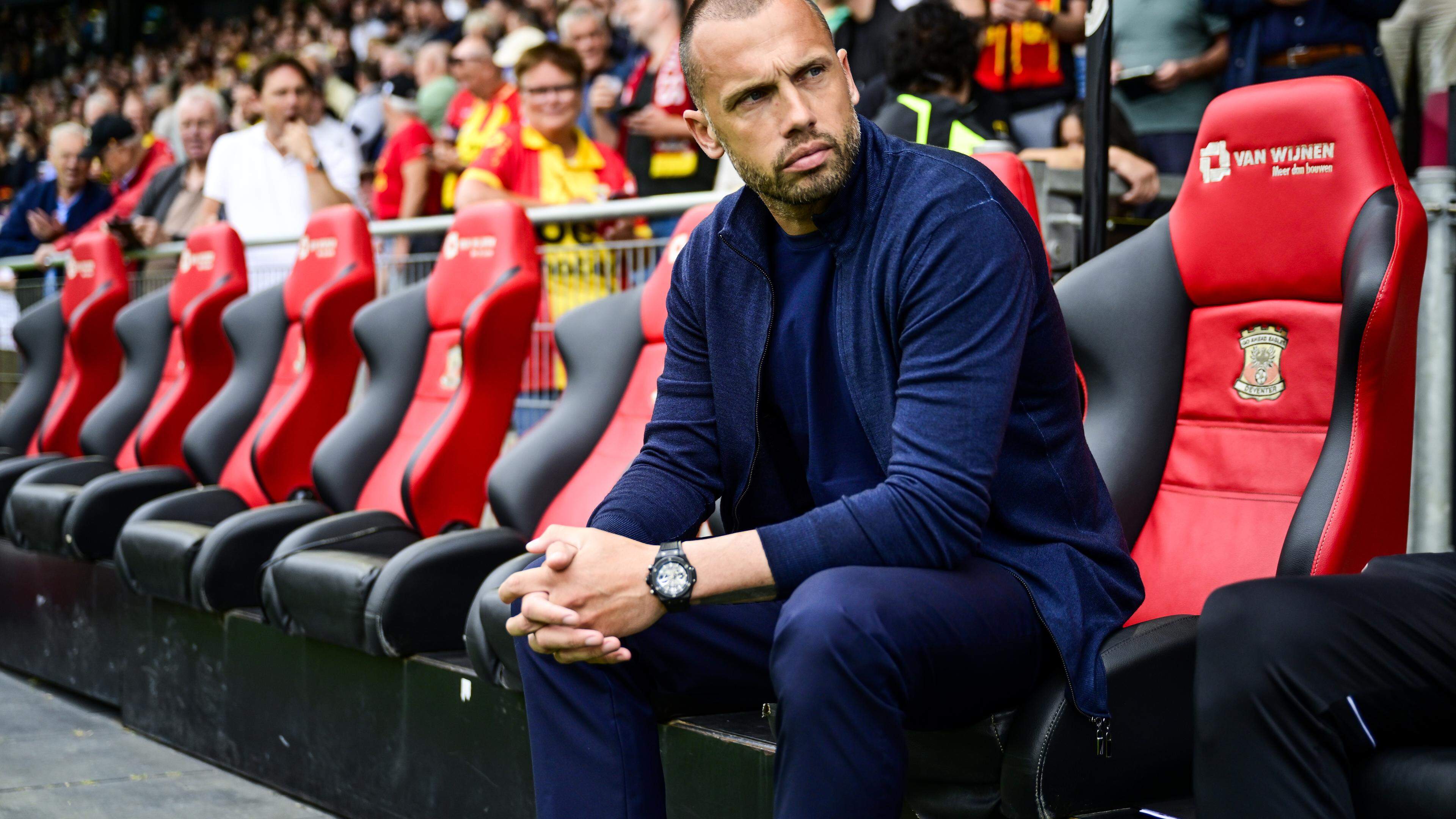 LIVE Champions League: Ajax-trainer Heitinga kiest voor Edvardsen in de basis, Inter met De Vrij en Dumfries