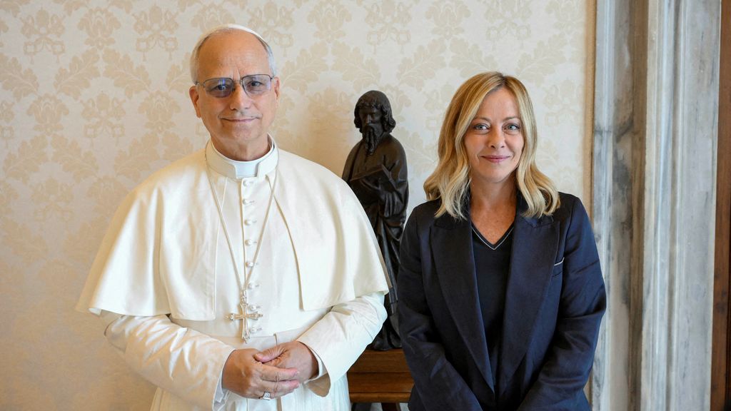 Meloni neemt afstand van Trump en veroordeelt zijn aanval op paus