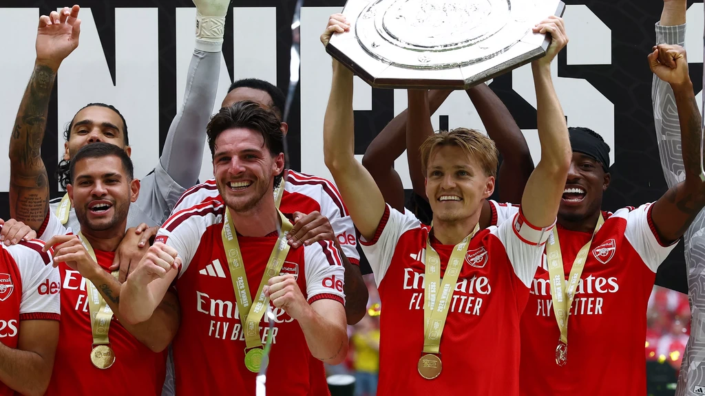 Arsenal pakt Community Shield door zege op City, waar Maresca debuteert als coach