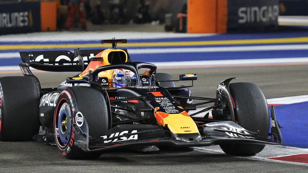 Verstappen loopt met tweede plek 6 punten in op WK-leider Piastri, Russell wint in Singapore
