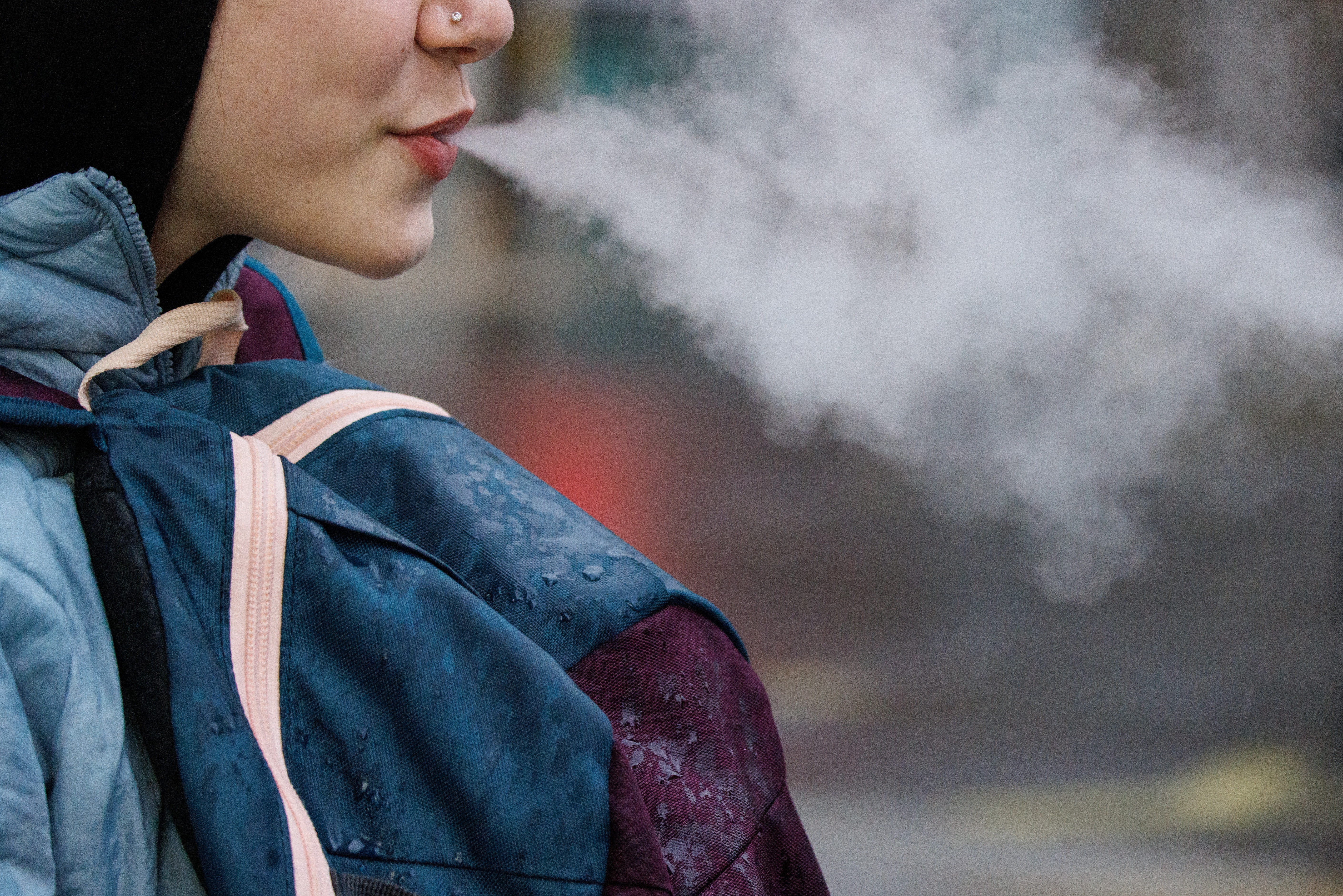 Artsen zien steeds meer klachten door vapen: jongeren belanden zelfs in het ziekenhuis (de jongste was 13 jaar)